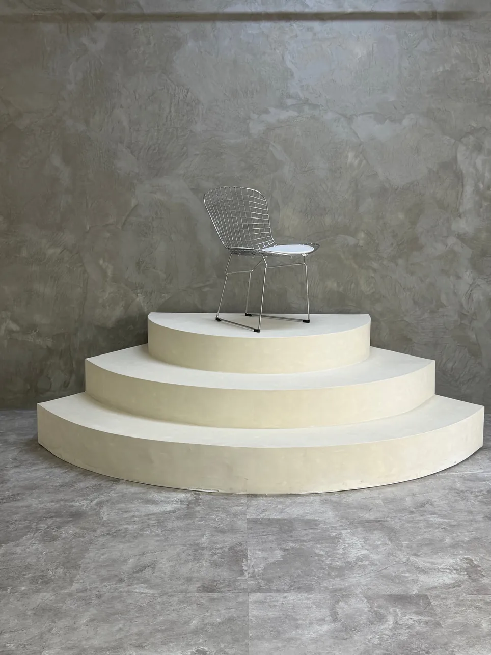 Escalinata curva de tres niveles